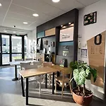 B&B Hotel Meaux 2* מו